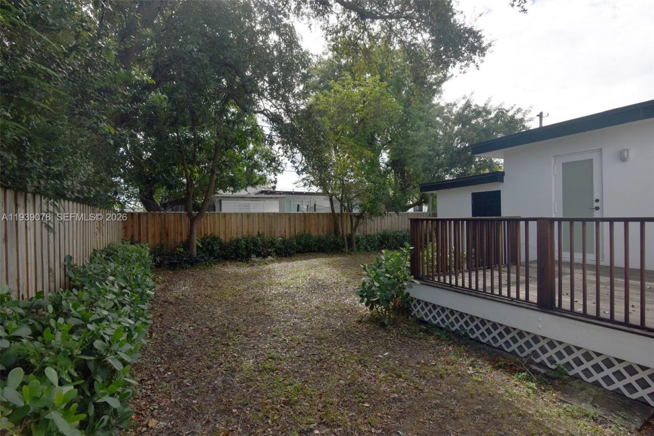 1084 NW 66th St, Miami, FL 33150 Photo