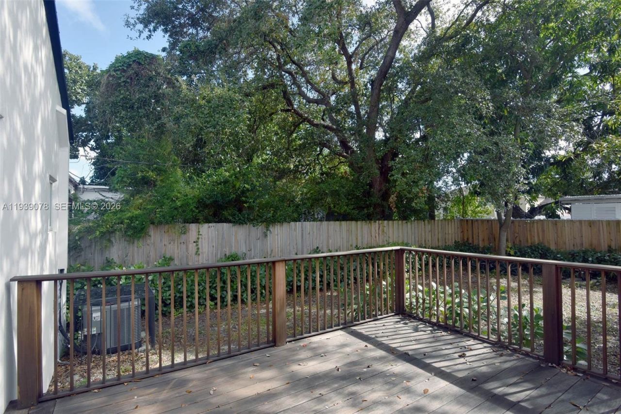 1084 NW 66th St, Miami, FL 33150 Photo