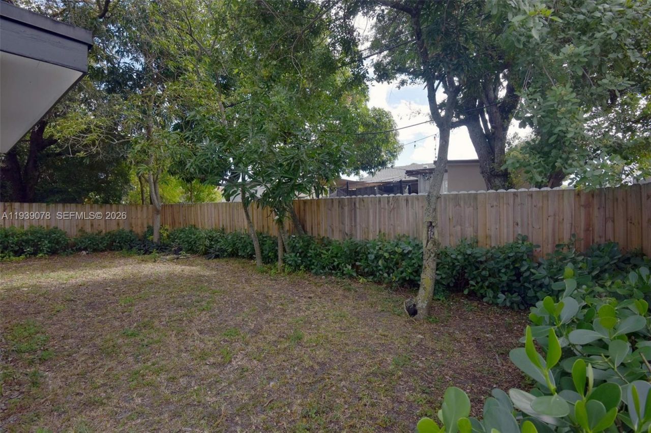 1084 NW 66th St, Miami, FL 33150 Photo