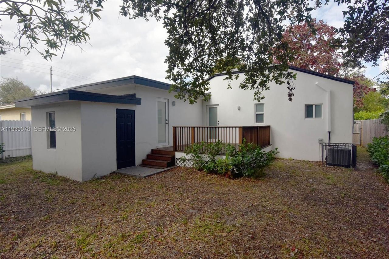 1084 NW 66th St, Miami, FL 33150 Photo