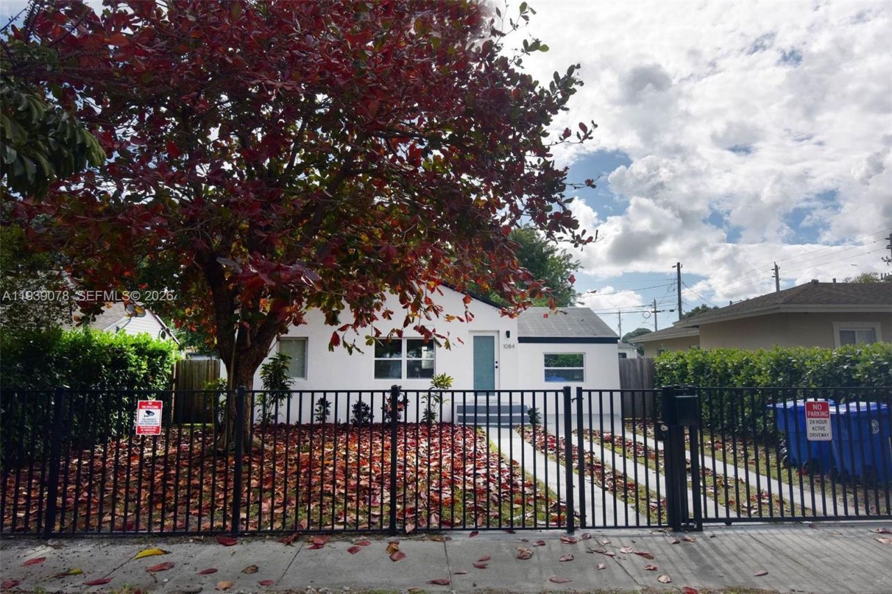 1084 NW 66th St, Miami, FL 33150 Photo