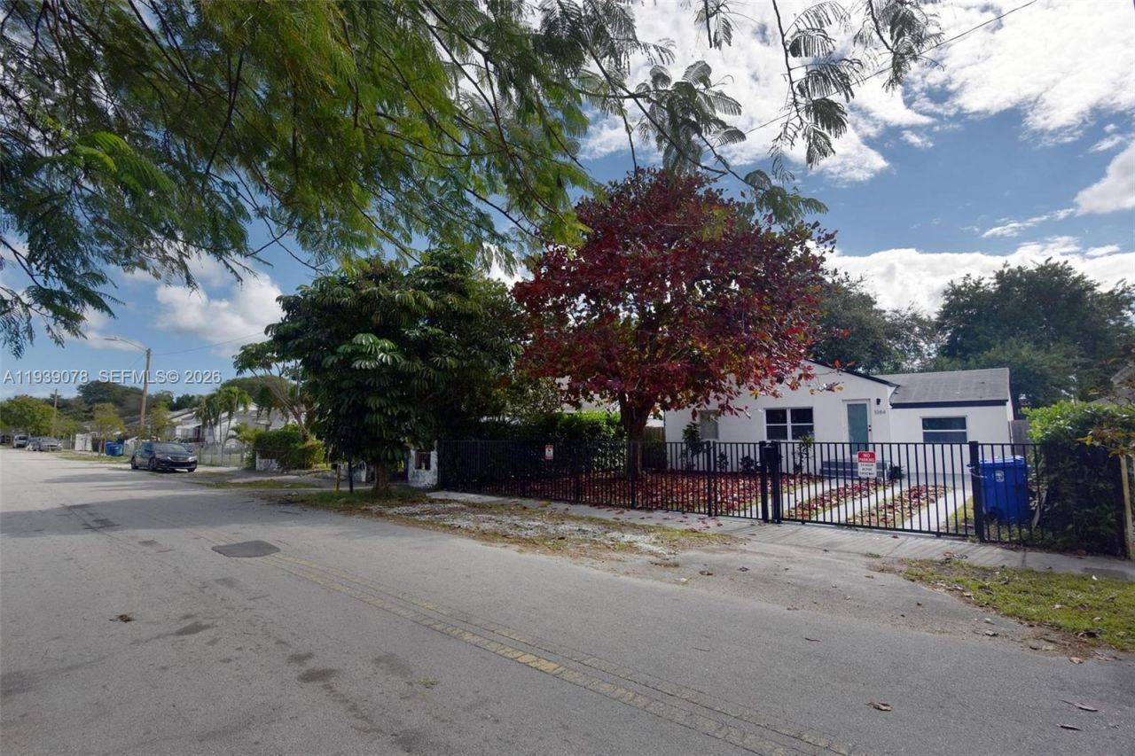 1084 NW 66th St, Miami, FL 33150 Photo