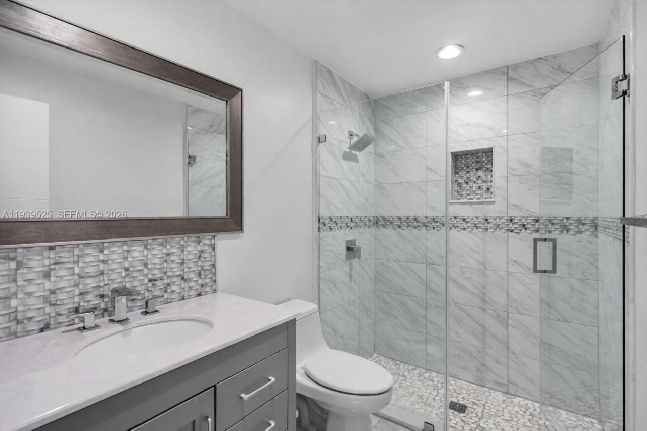 10981 SW 44th St, Miami, FL 33165 Photo