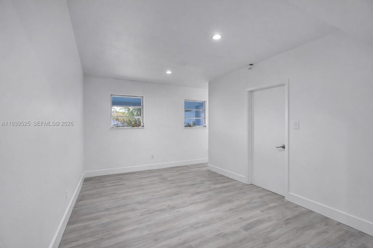 10981 SW 44th St, Miami, FL 33165 Photo