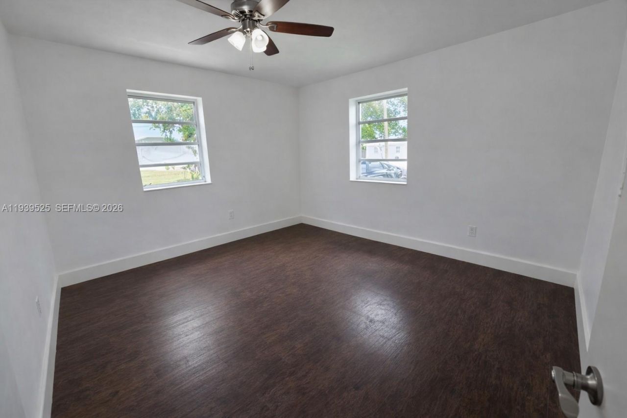 10981 SW 44th St, Miami, FL 33165 Photo