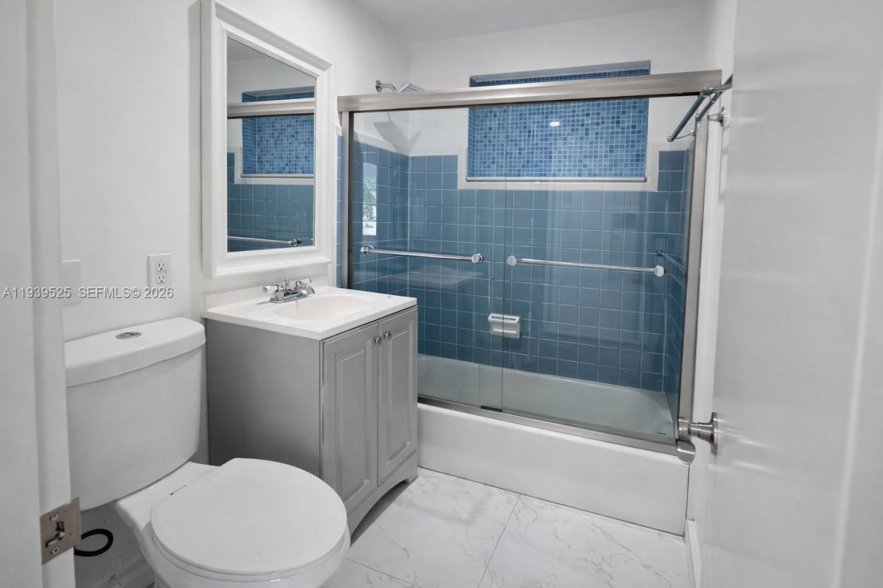 10981 SW 44th St, Miami, FL 33165 Photo