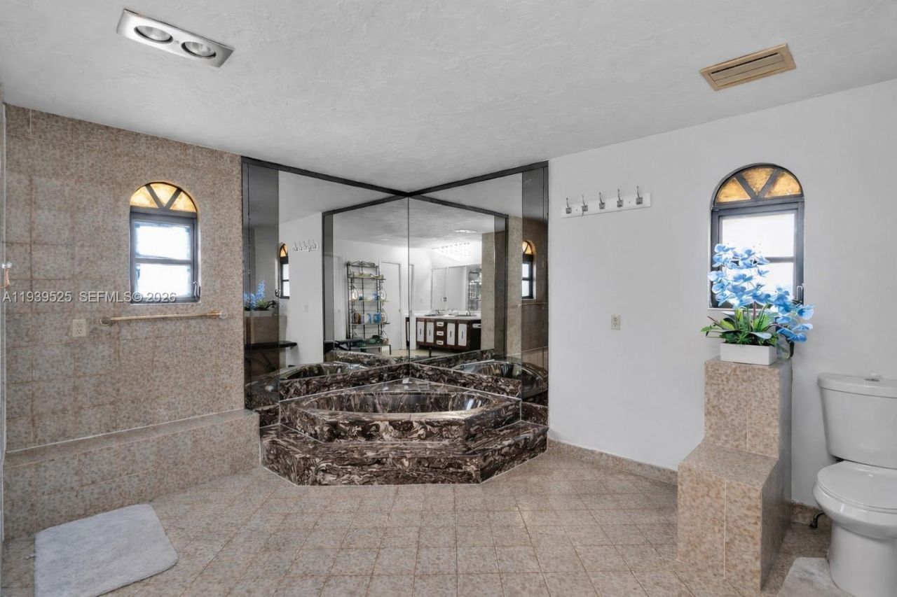 10981 SW 44th St, Miami, FL 33165 Photo