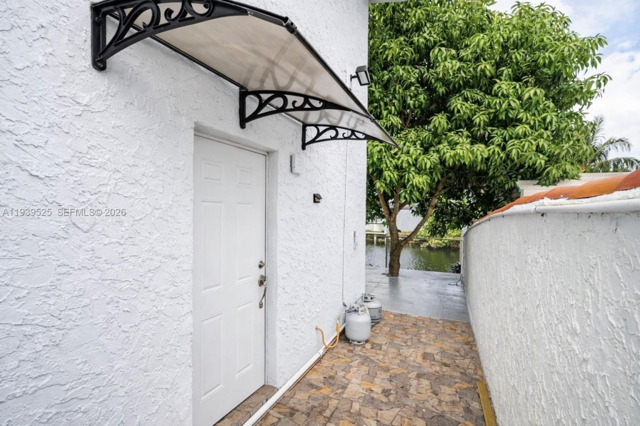 10981 SW 44th St, Miami, FL 33165 Photo