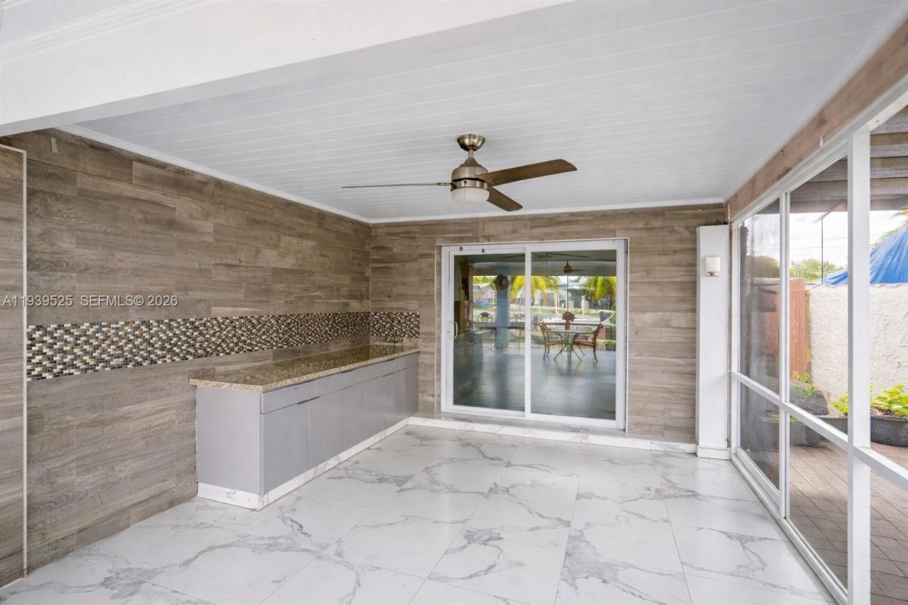 10981 SW 44th St, Miami, FL 33165 Photo