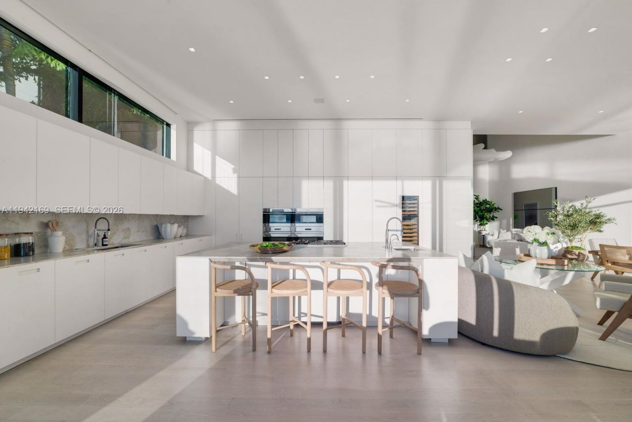 33 E Dilido Dr , Miami Beach, FL 33139 Photo