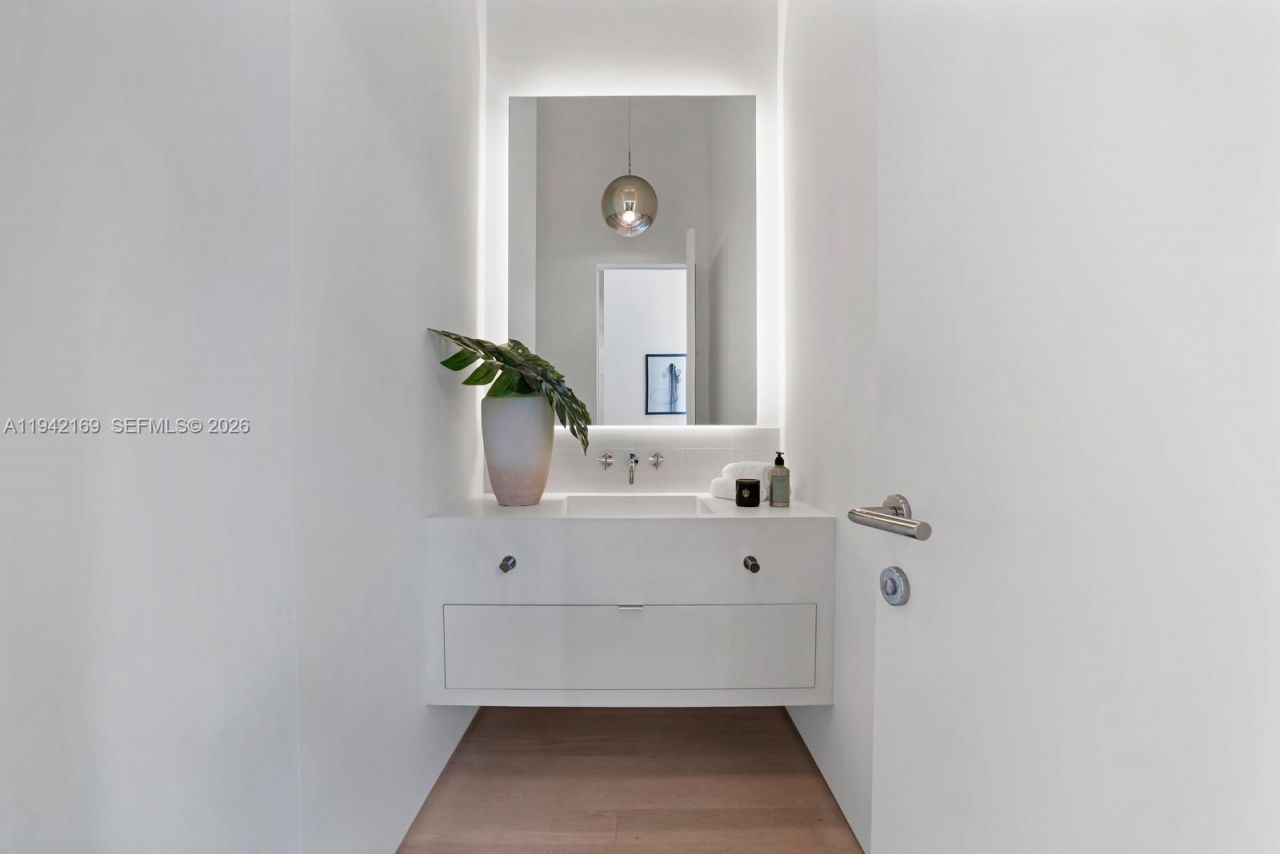 33 E Dilido Dr , Miami Beach, FL 33139 Photo