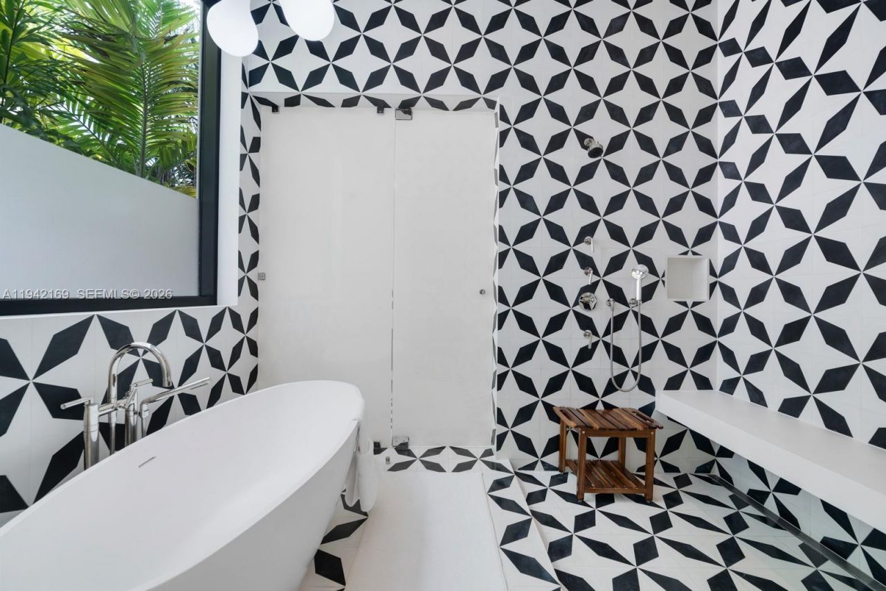 33 E Dilido Dr , Miami Beach, FL 33139 Photo