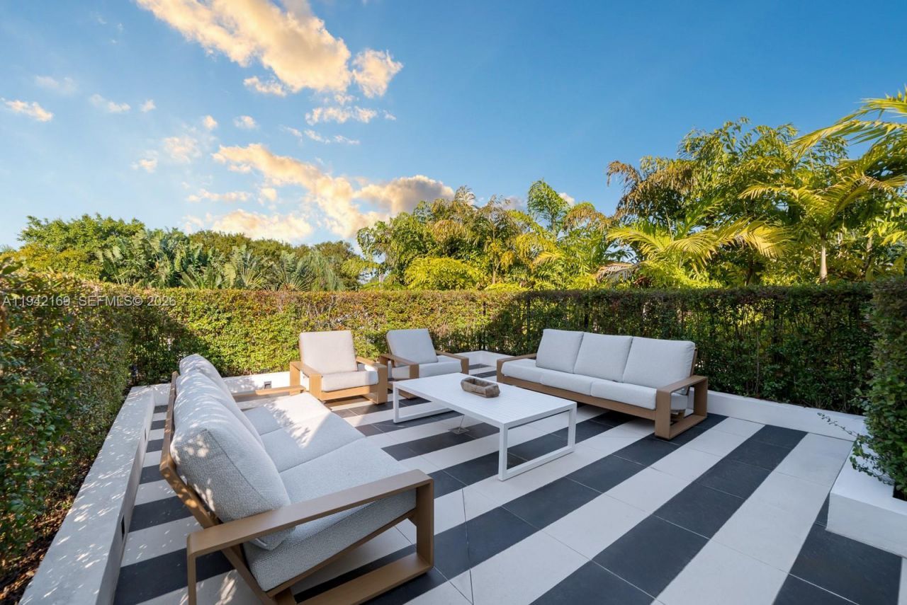 33 E Dilido Dr , Miami Beach, FL 33139 Photo