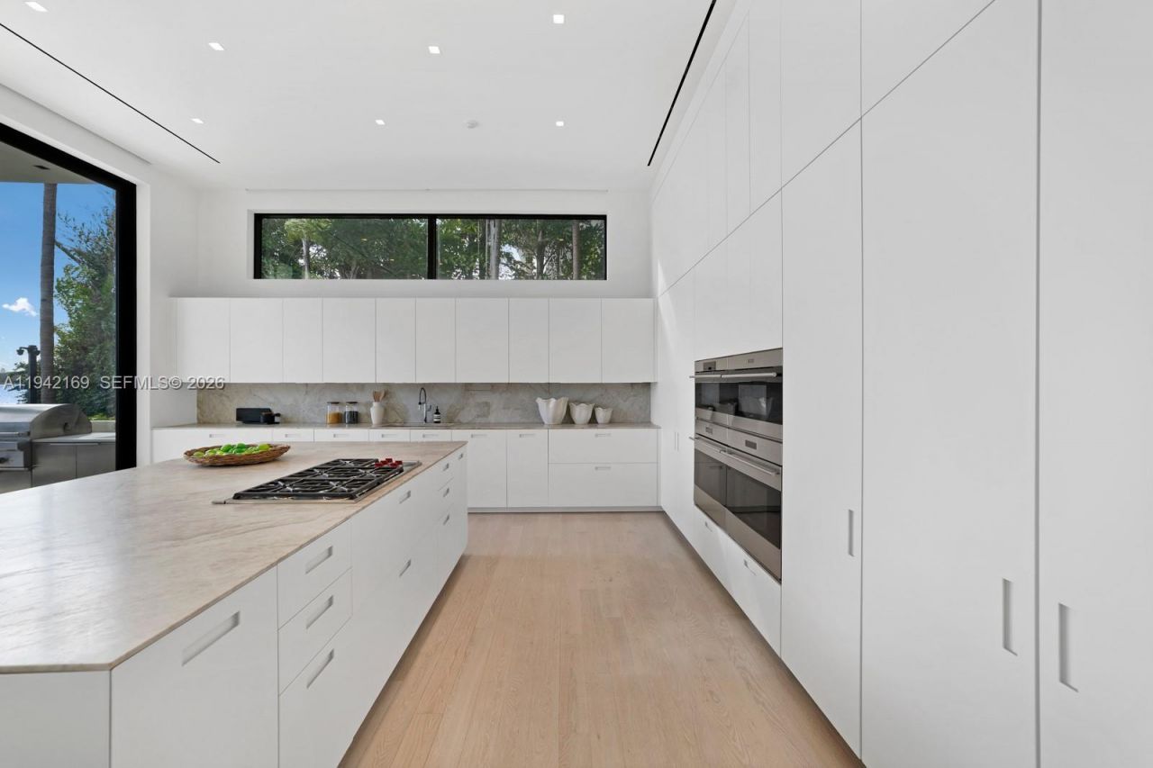 33 E Dilido Dr , Miami Beach, FL 33139 Photo