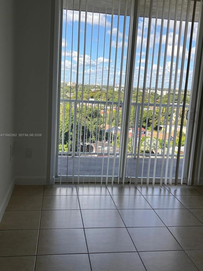 1 Glen Royal Pkwy , Unit 913, Miami, FL 33125 Photo