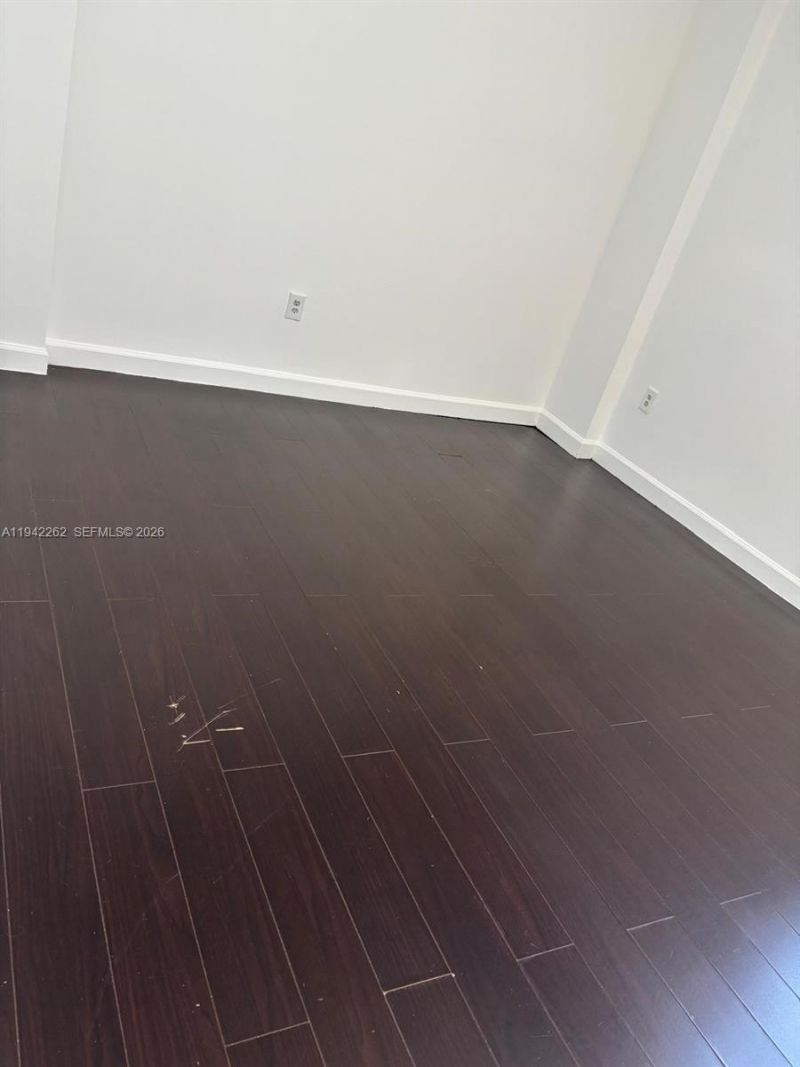 1 Glen Royal Pkwy , Unit 913, Miami, FL 33125 Photo