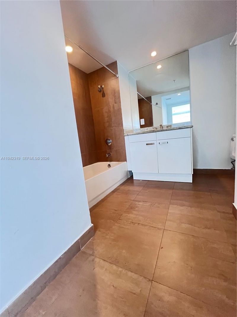 7744 Collins Ave , Unit 17, Miami Beach, FL 33141 Photo