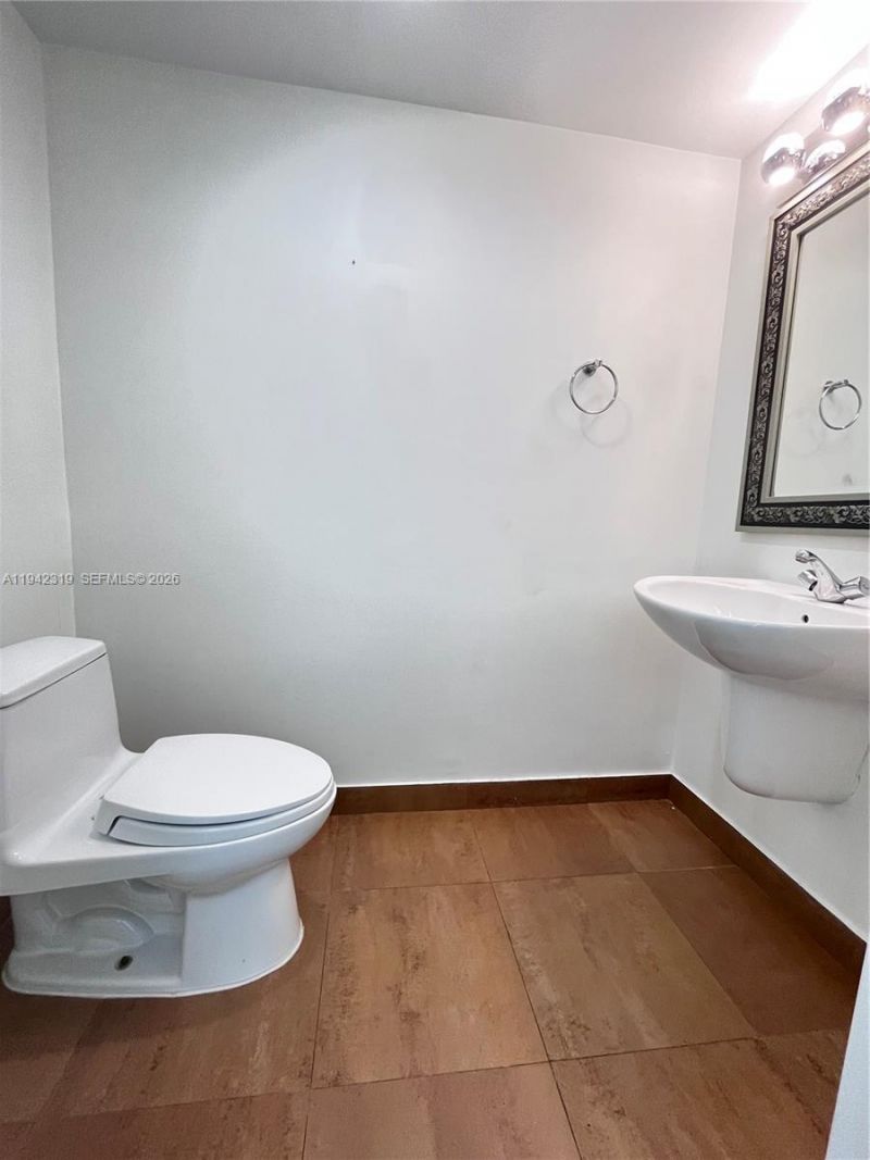 7744 Collins Ave , Unit 17, Miami Beach, FL 33141 Photo