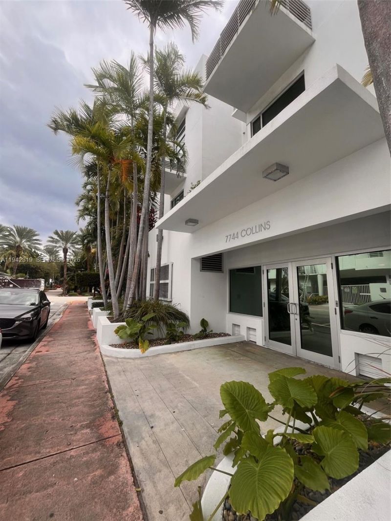 7744 Collins Ave , Unit 17, Miami Beach, FL 33141 Photo
