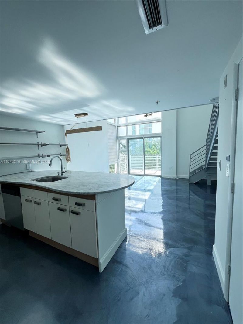 7744 Collins Ave , Unit 17, Miami Beach, FL 33141 Photo