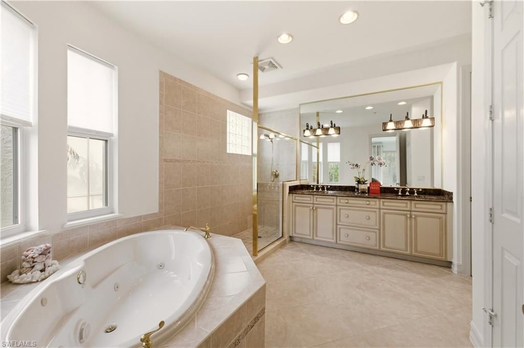 2843 Tiburon Blvd E, Unit 7-102, Naples, FL 34109 Photo