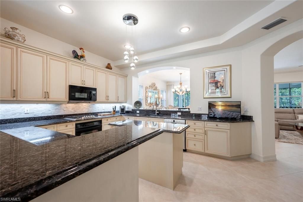 2843 Tiburon Blvd E, Unit 7-102, Naples, FL 34109 Photo