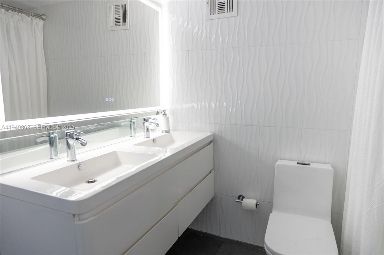 1200 West Ave, Unit 708, Miami Beach, FL 33139 Photo