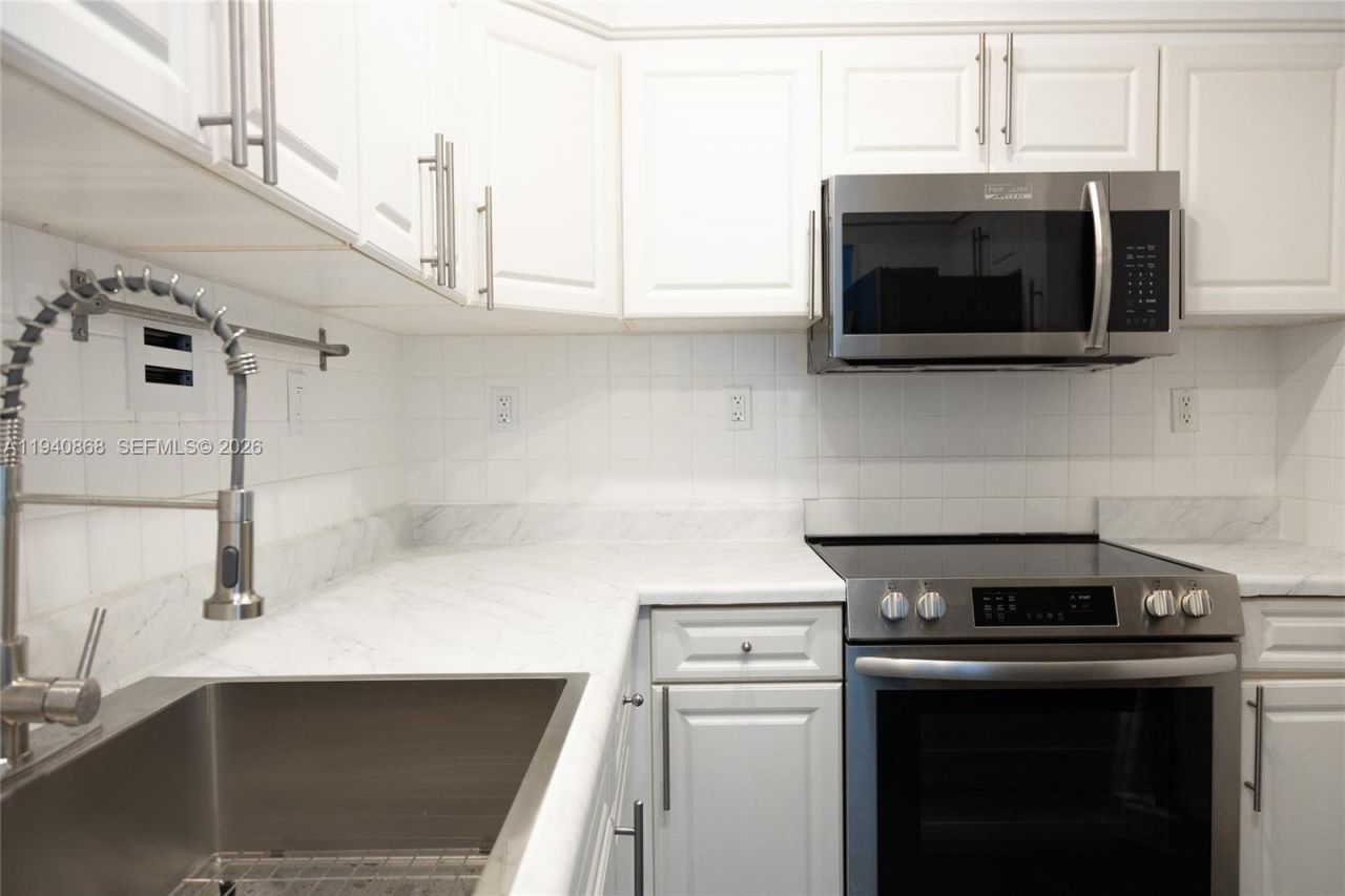 1200 West Ave, Unit 708, Miami Beach, FL 33139 Photo