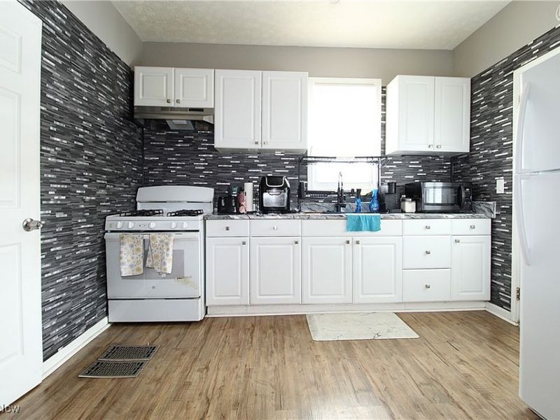 1122 West Avenue, Elyria, OH 44035 Photo 13