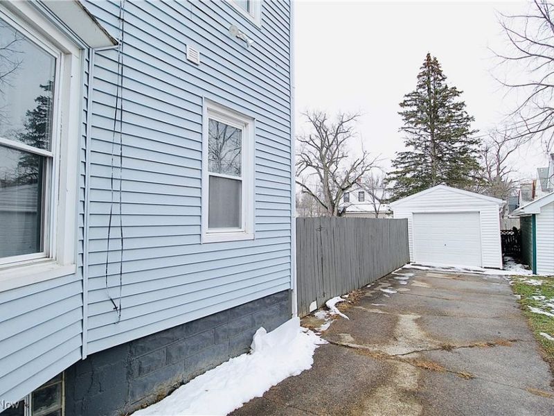 1122 West Avenue, Elyria, OH 44035 Photo 5