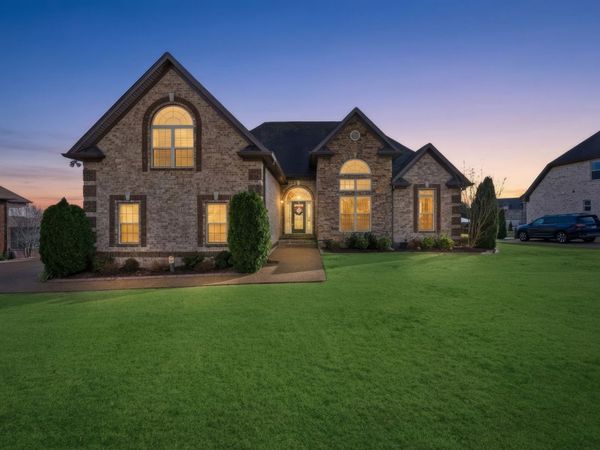 716 Farmington Dr, Lebanon, TN 37087