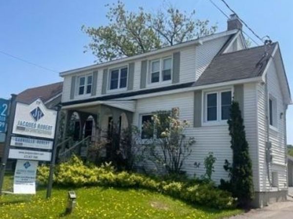 2788 St Joseph Boulevard , Ottawa, ON K1C1G5