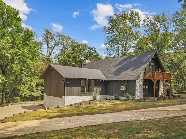 101 N Dogwood Street, Siloam Springs, AR 72761