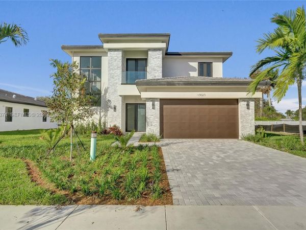 13023 Davie Oaks Dr, Davie, FL 33325