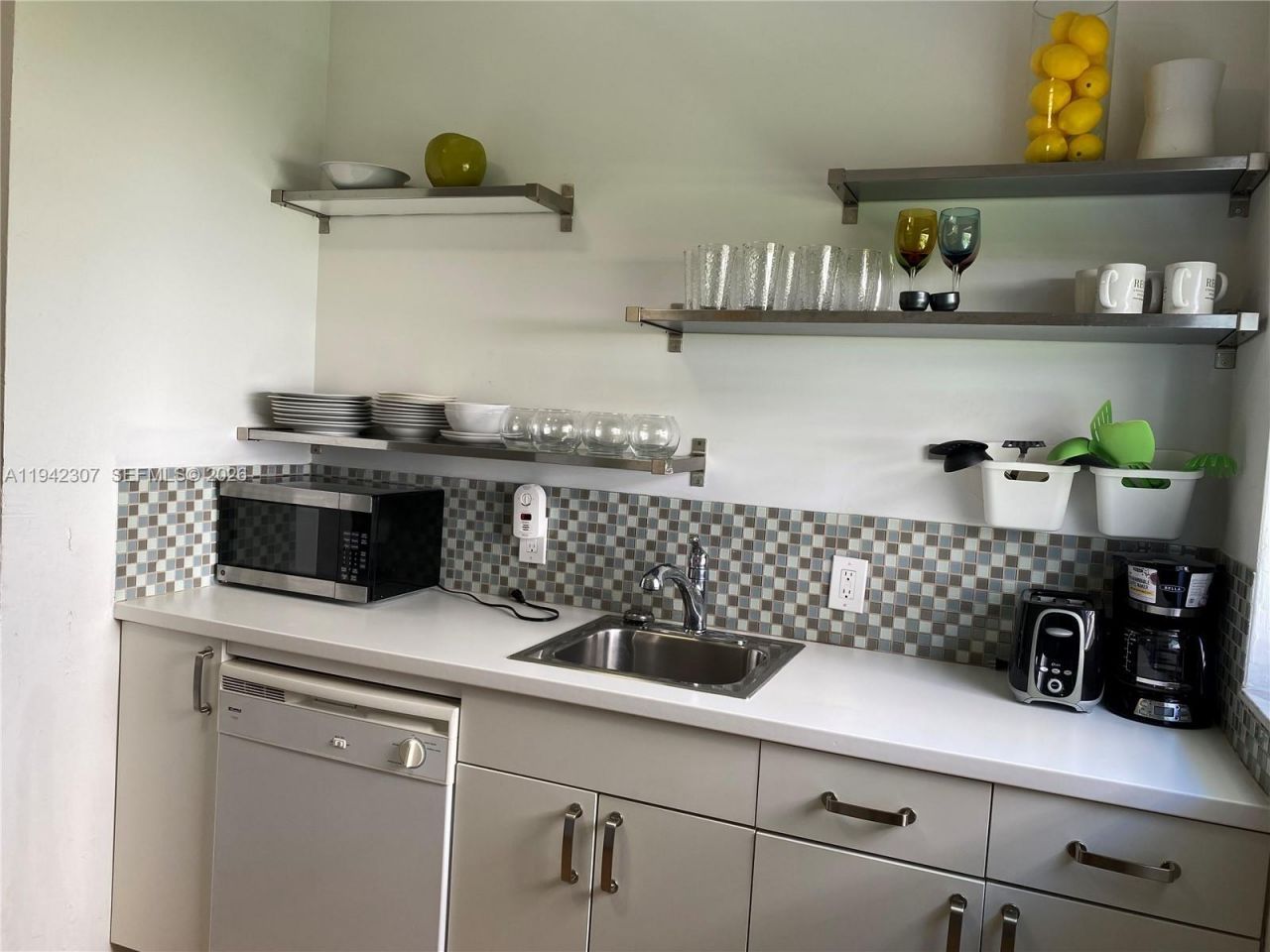 1011 9th St, Unit 8, Miami Beach, FL 33139 Photo