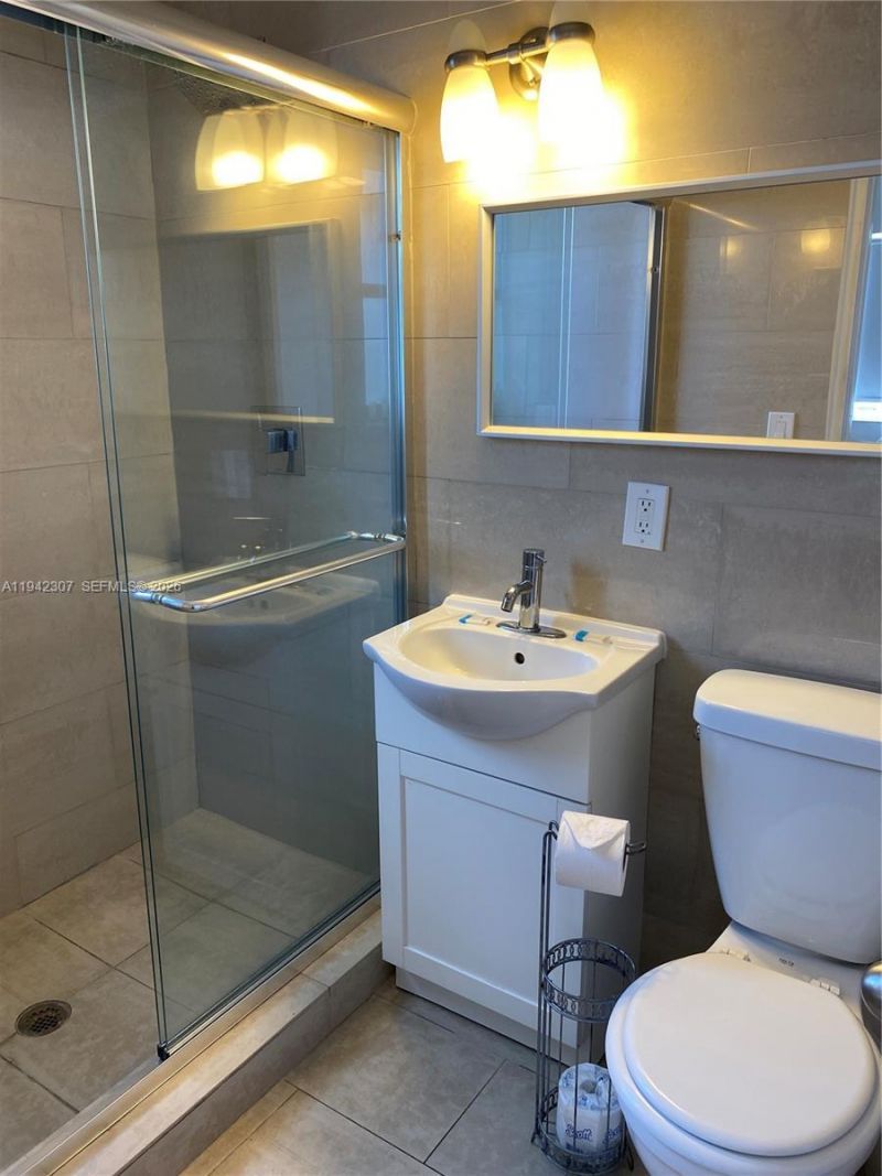 1011 9th St, Unit 8, Miami Beach, FL 33139 Photo