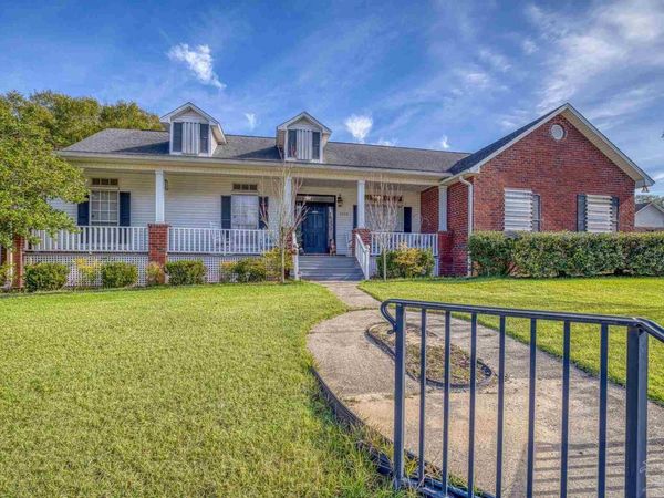 2100 St Andrews Dr, Cantonment, FL 32533