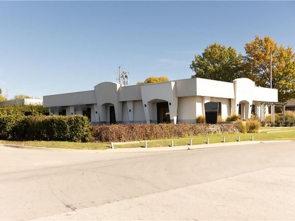 13010 Shawnee Mission Parkway, Shawnee, KS 66216