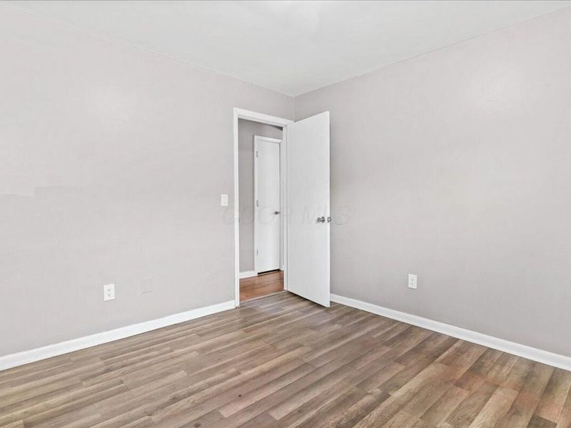 663 E 2nd Avenue, Columbus, OH 43201 Photo 10