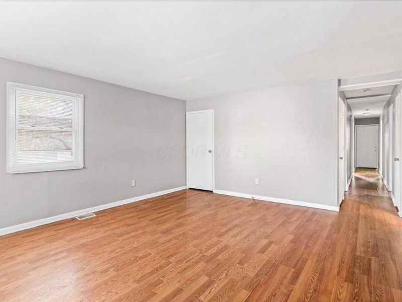 663 E 2nd Avenue, Columbus, OH 43201 Photo 3