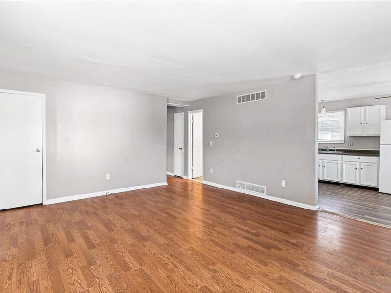 663 E 2nd Avenue, Columbus, OH 43201 Photo 4