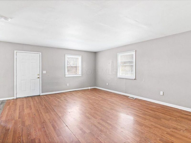 663 E 2nd Avenue, Columbus, OH 43201 Photo 5