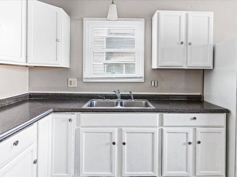 663 E 2nd Avenue, Columbus, OH 43201 Photo 7