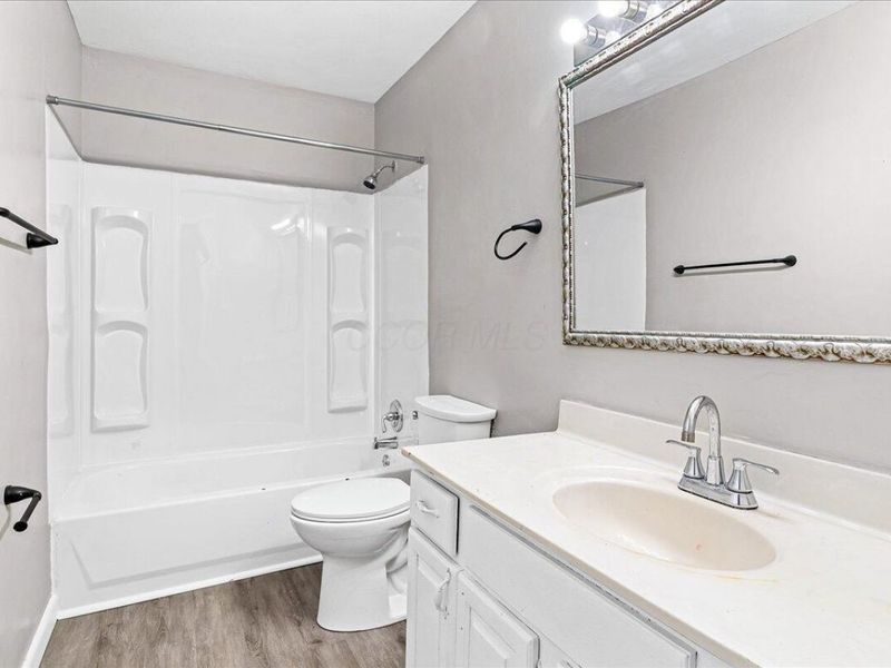 663 E 2nd Avenue, Columbus, OH 43201 Photo 8