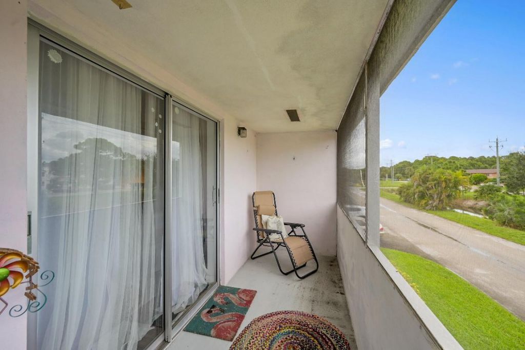 312 Sheffield M, West Palm Beach, FL 33417 Photo