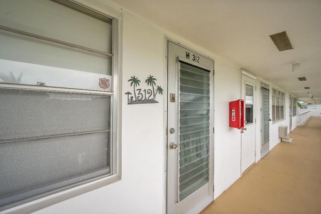 312 Sheffield M, West Palm Beach, FL 33417 Photo
