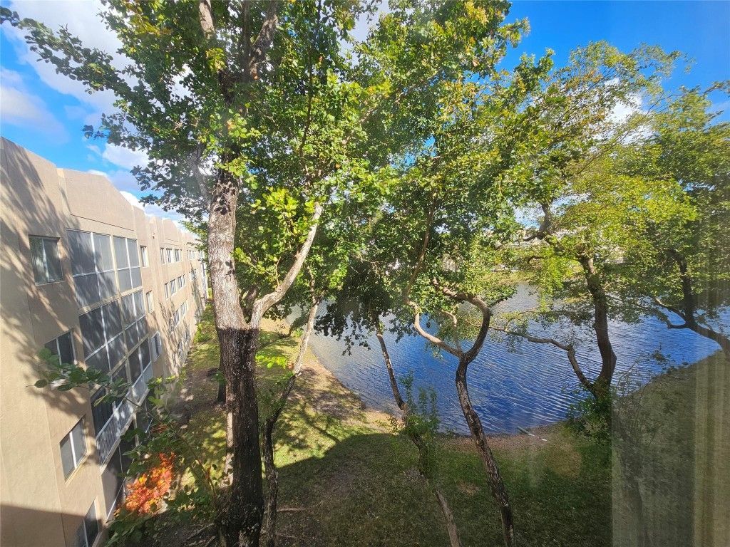 9525 Weldon Circle, Unit 410, Tamarac, FL 33321 Photo