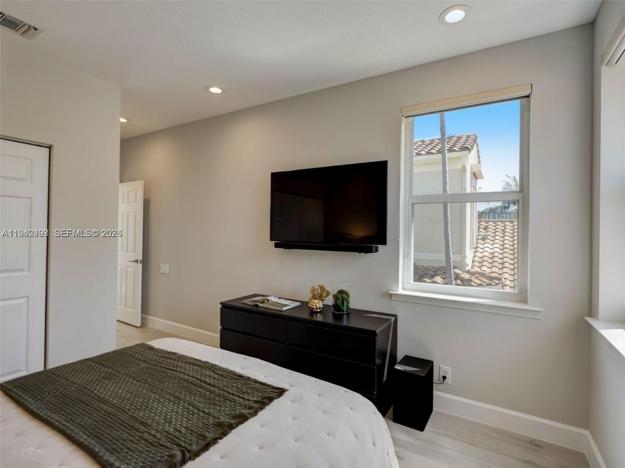 963 S Harbor Vw S, Hollywood, FL 33019 Photo