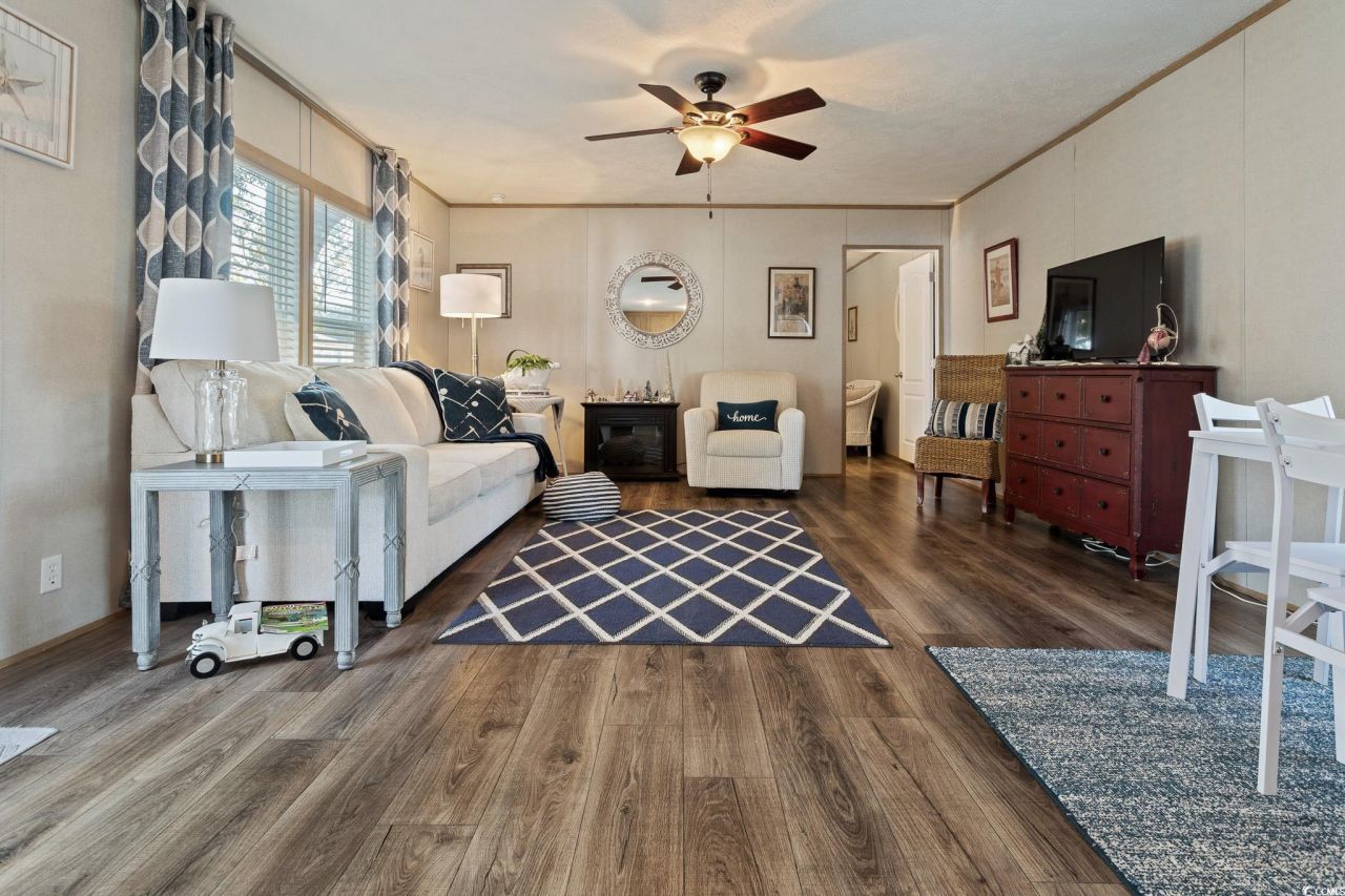 4504 Mallard St. Photo 4