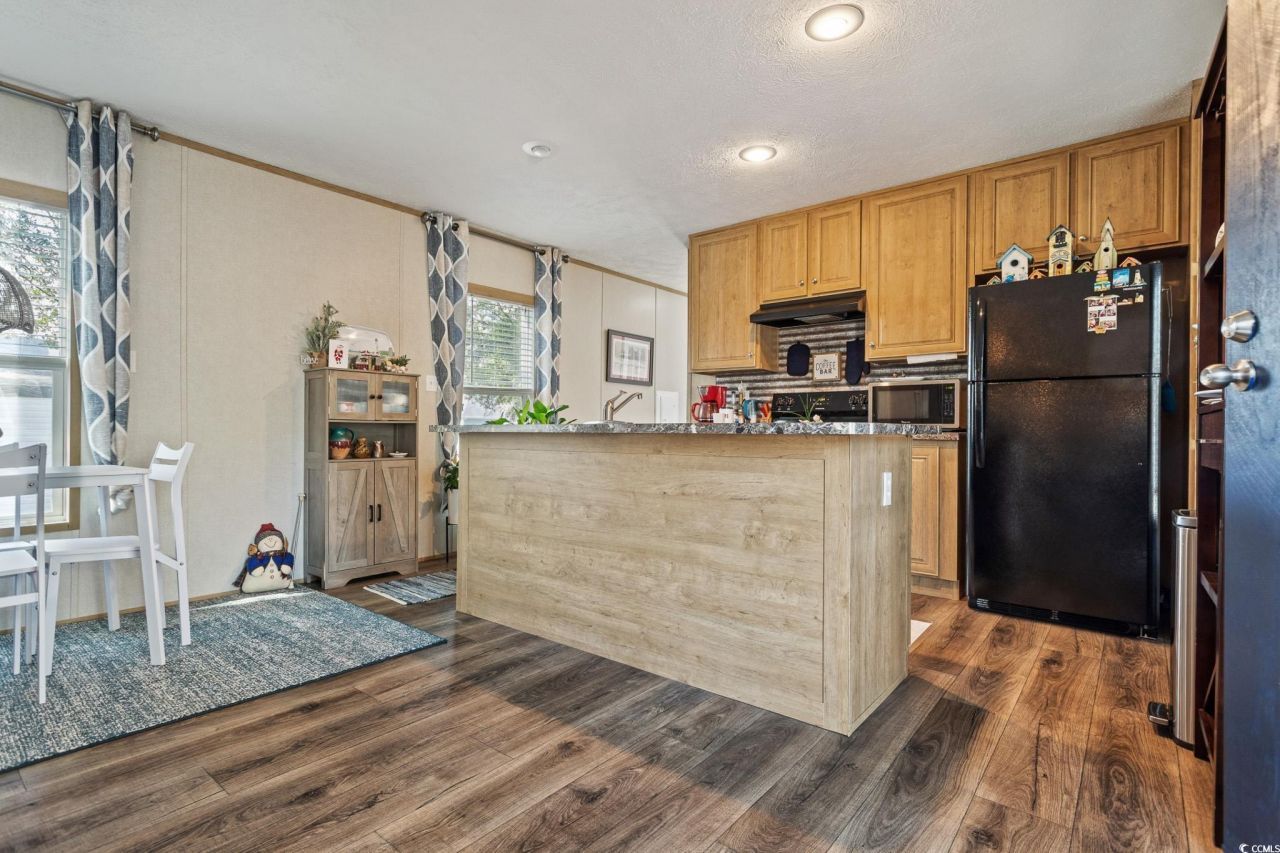 4504 Mallard St. Photo 9